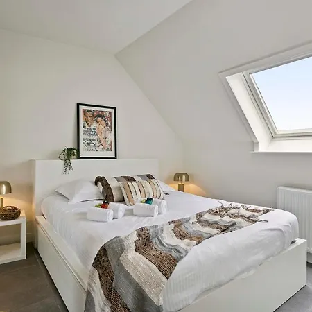 Stylish Renovated Apartment With 2 Terraces And Free Parking In Old Center Of Knokke Knokke-Heist