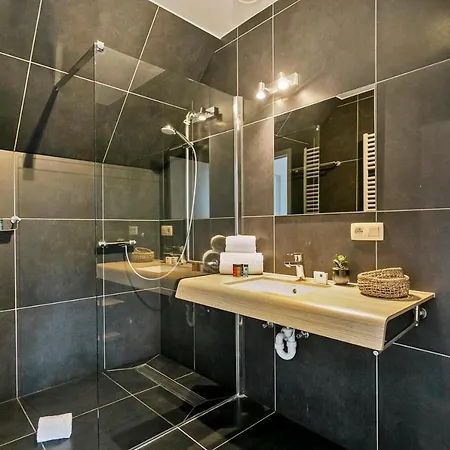 Stylish Renovated Apartment With 2 Terraces And Free Parking In Old Center Of Knokke *